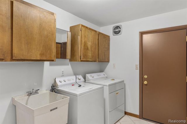 1613 Caliper Drive, Troy, MI 48084