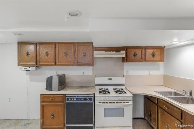 1613 Caliper Drive, Troy, MI 48084