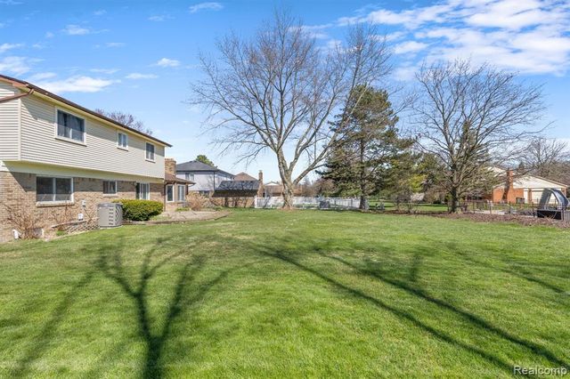 1613 Caliper Drive, Troy, MI 48084