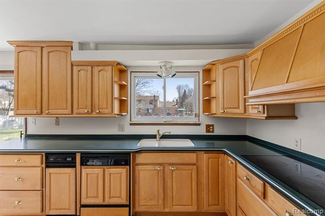 1613 Caliper Drive, Troy, MI 48084