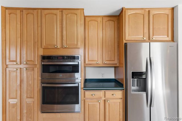 1613 Caliper Drive, Troy, MI 48084