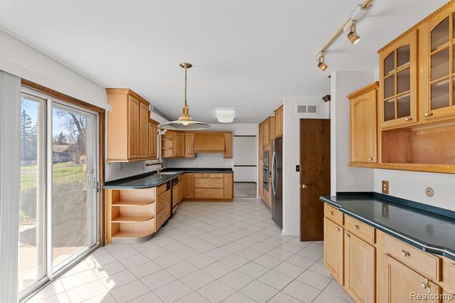 1613 Caliper Drive, Troy, MI 48084