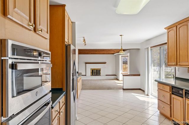 1613 Caliper Drive, Troy, MI 48084