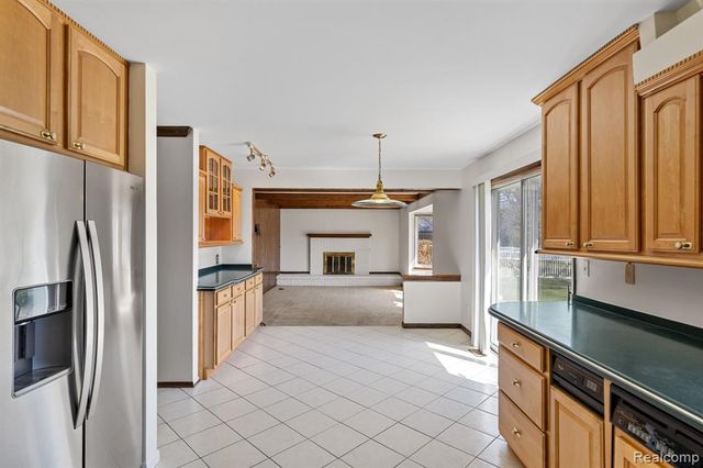 1613 Caliper Drive, Troy, MI 48084