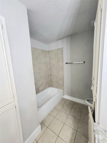 9110 Kentshire Drive A B, Houston, TX 77078
