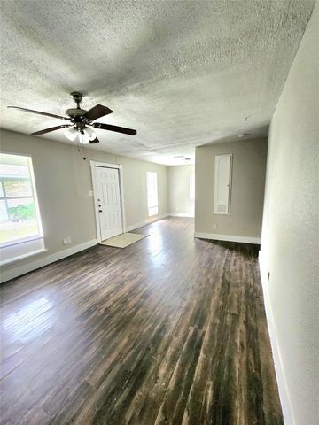 9110 Kentshire Drive A B, Houston, TX 77078