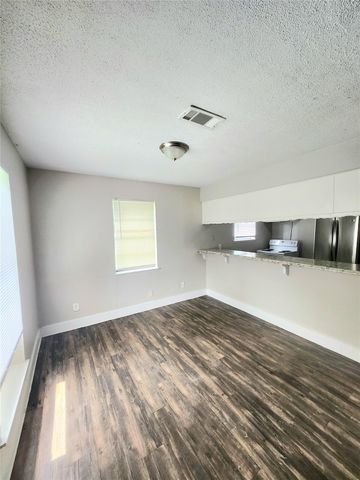 9110 Kentshire Drive A B, Houston, TX 77078