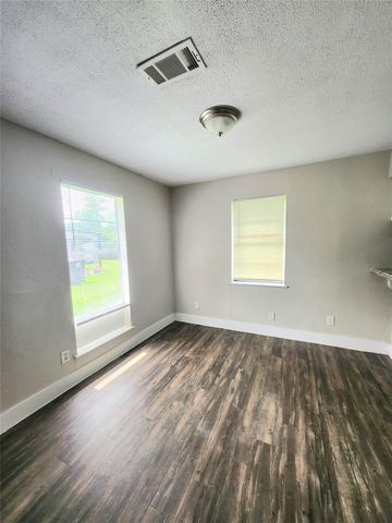9110 Kentshire Drive A B, Houston, TX 77078