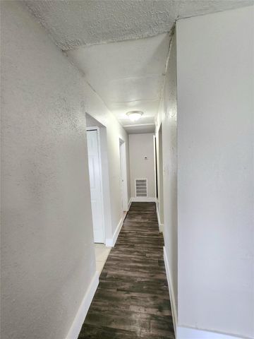 9110 Kentshire Drive A B, Houston, TX 77078
