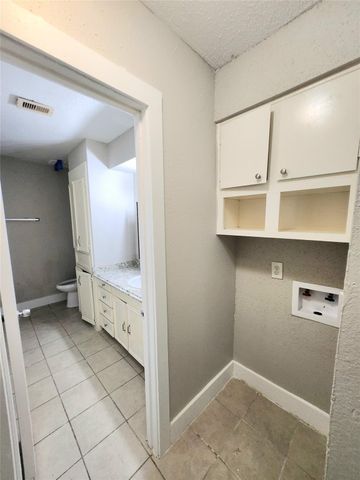 9110 Kentshire Drive A B, Houston, TX 77078