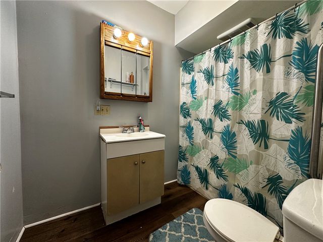 305 E Lincoln Ave, New Castle, PA 16101