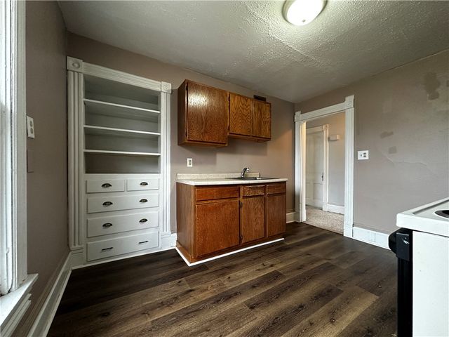305 E Lincoln Ave, New Castle, PA 16101