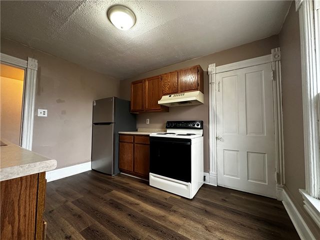 305 E Lincoln Ave, New Castle, PA 16101