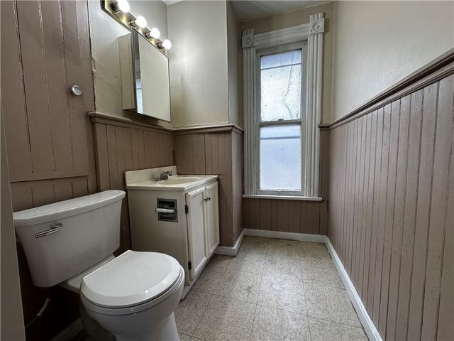 305 E Lincoln Ave, New Castle, PA 16101