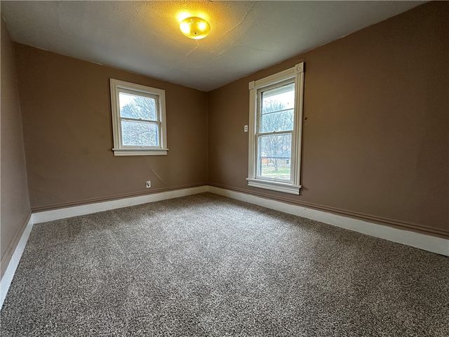 305 E Lincoln Ave, New Castle, PA 16101