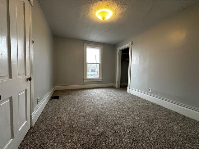 305 E Lincoln Ave, New Castle, PA 16101