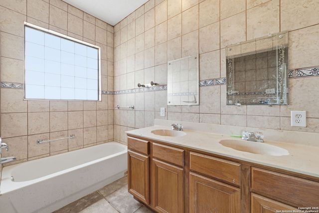 113 Private Road 6744, Natalia, TX 78059