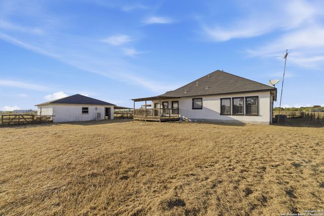 113 Private Road 6744, Natalia, TX 78059
