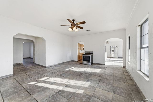 113 Private Road 6744, Natalia, TX 78059