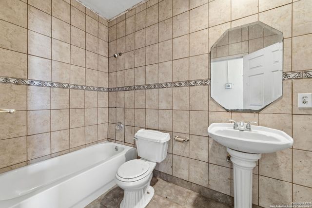 113 Private Road 6744, Natalia, TX 78059