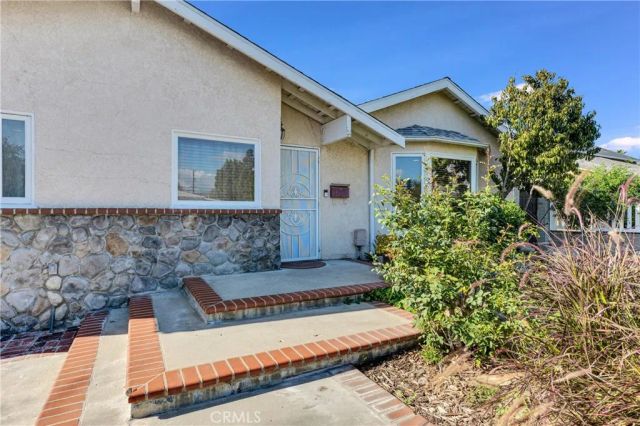6229 Klump Avenue, North Hollywood, CA 91606