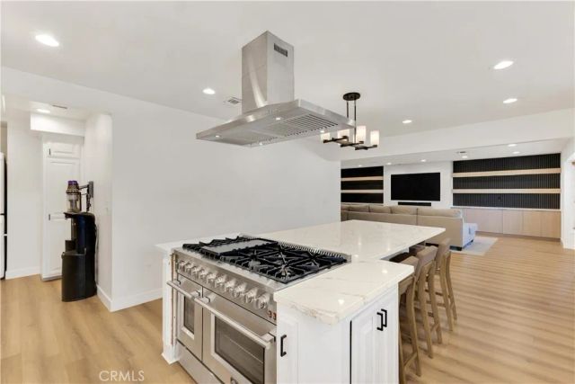 6229 Klump Avenue, North Hollywood, CA 91606