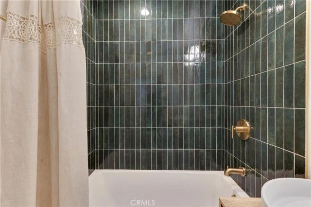 6229 Klump Avenue, North Hollywood, CA 91606