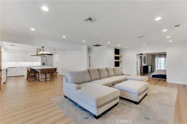 6229 Klump Avenue, North Hollywood, CA 91606