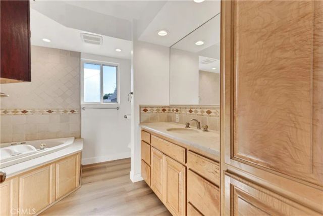 6229 Klump Avenue, North Hollywood, CA 91606