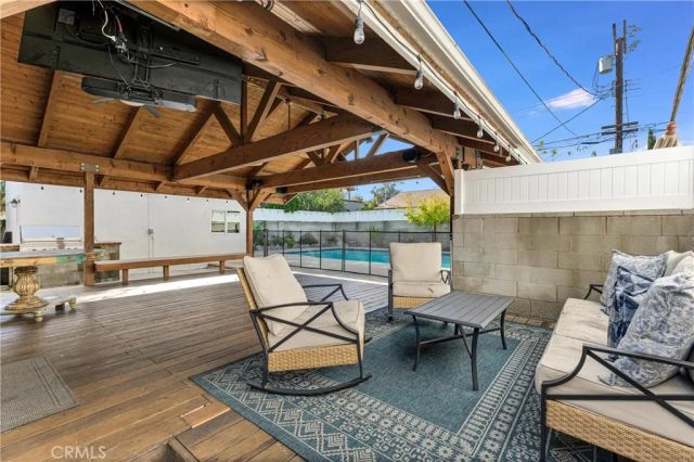 6229 Klump Avenue, North Hollywood, CA 91606