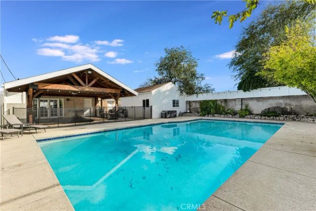 6229 Klump Avenue, North Hollywood, CA 91606