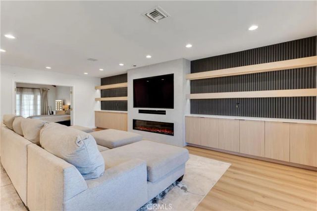 6229 Klump Avenue, North Hollywood, CA 91606