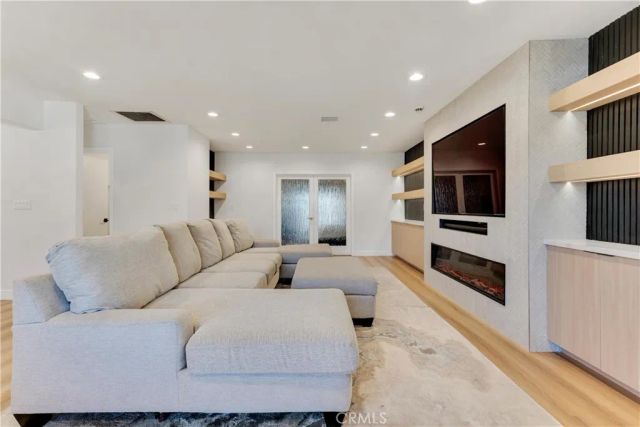 6229 Klump Avenue, North Hollywood, CA 91606