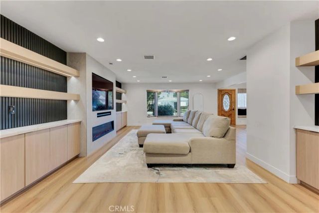 6229 Klump Avenue, North Hollywood, CA 91606