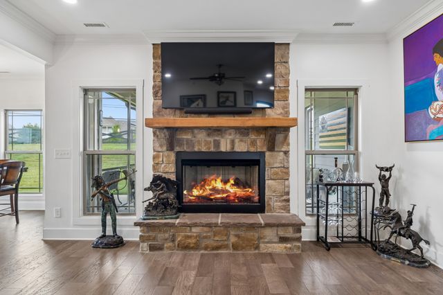 111 Campfire Ct, Winchester, TN 37398