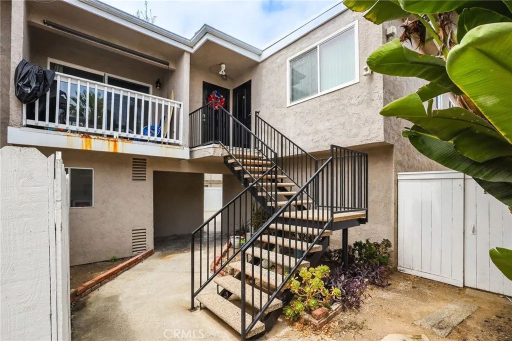 205 13th Street D, Huntington Beach, CA 92648