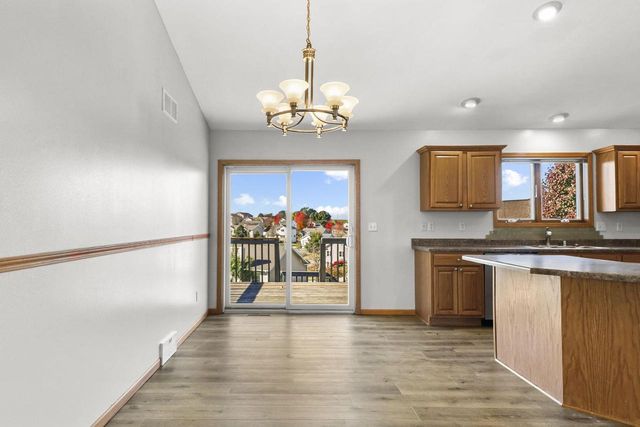 1032 VISTA RIDGE Drive, Mount Horeb, WI 53572