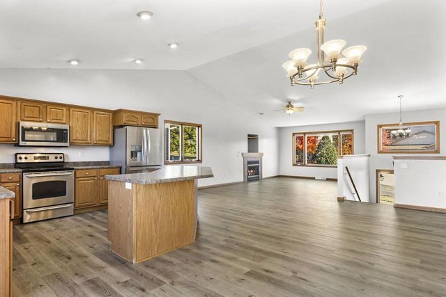 1032 VISTA RIDGE Drive, Mount Horeb, WI 53572