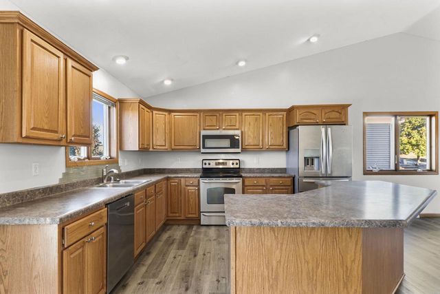 1032 VISTA RIDGE Drive, Mount Horeb, WI 53572