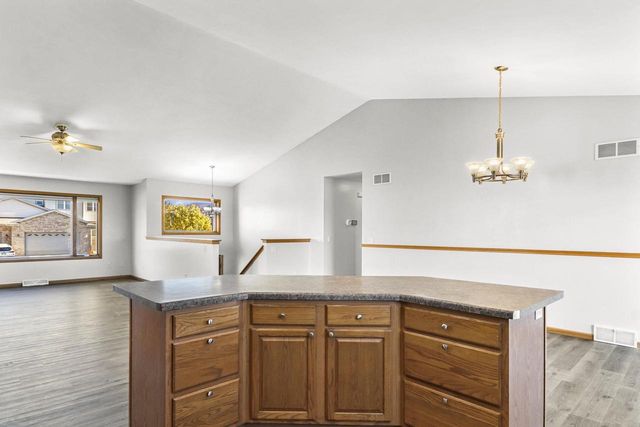 1032 VISTA RIDGE Drive, Mount Horeb, WI 53572