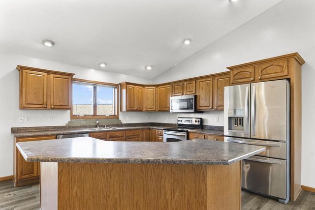 1032 VISTA RIDGE Drive, Mount Horeb, WI 53572