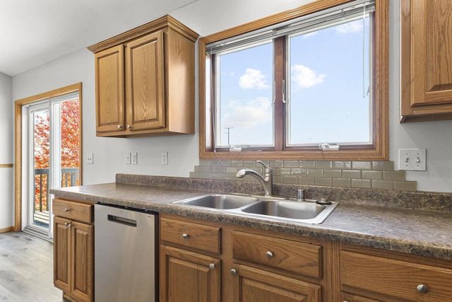 1032 VISTA RIDGE Drive, Mount Horeb, WI 53572