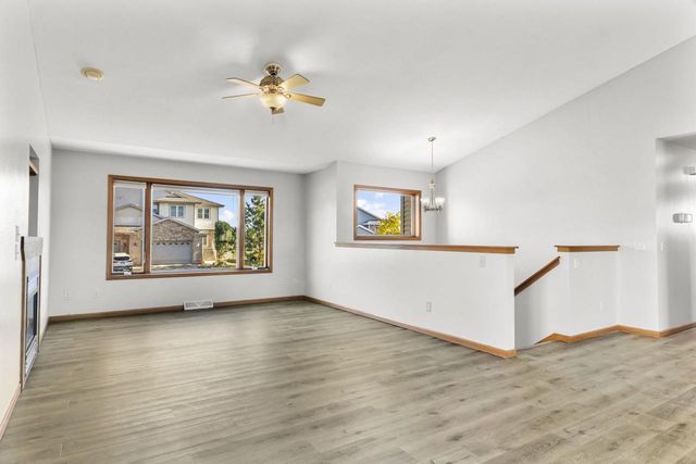 1032 VISTA RIDGE Drive, Mount Horeb, WI 53572