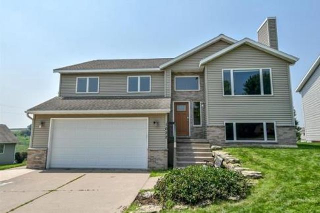 1032 VISTA RIDGE Drive, Mount Horeb, WI 53572