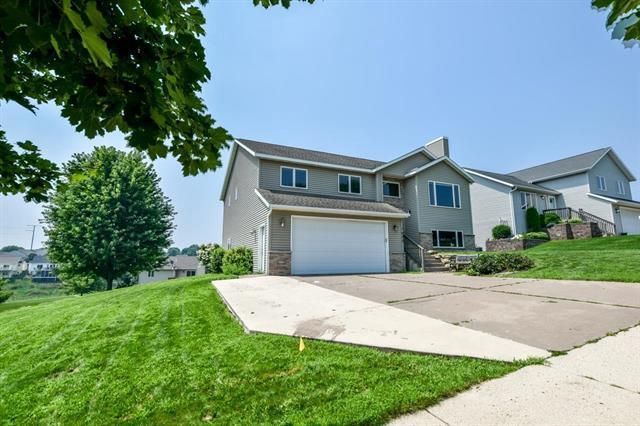 1032 VISTA RIDGE Drive, Mount Horeb, WI 53572