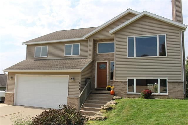 1032 VISTA RIDGE Drive, Mount Horeb, WI 53572