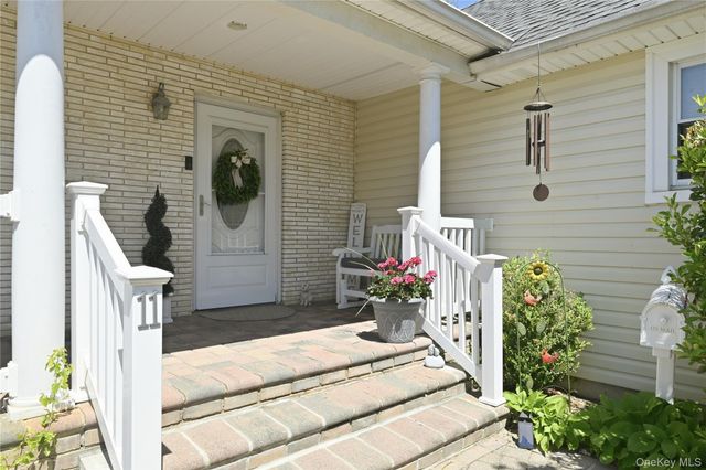 11 Rumson Road, Massapequa, NY 11758