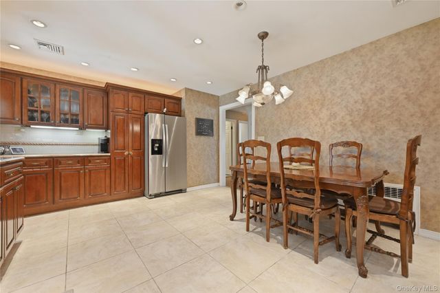 11 Rumson Road, Massapequa, NY 11758
