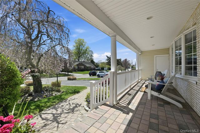 11 Rumson Road, Massapequa, NY 11758