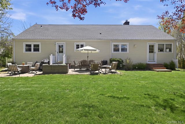 11 Rumson Road, Massapequa, NY 11758